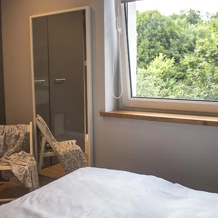 アパート Zaciszny Apartament Pod Lasem ソポト
